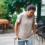 ¿Cómo identificar y actuar ante una fractura por compresión vertebral?