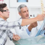 ¿Cuándo es necesario una cirugía para las fracturas vertebrales por aplastamiento?